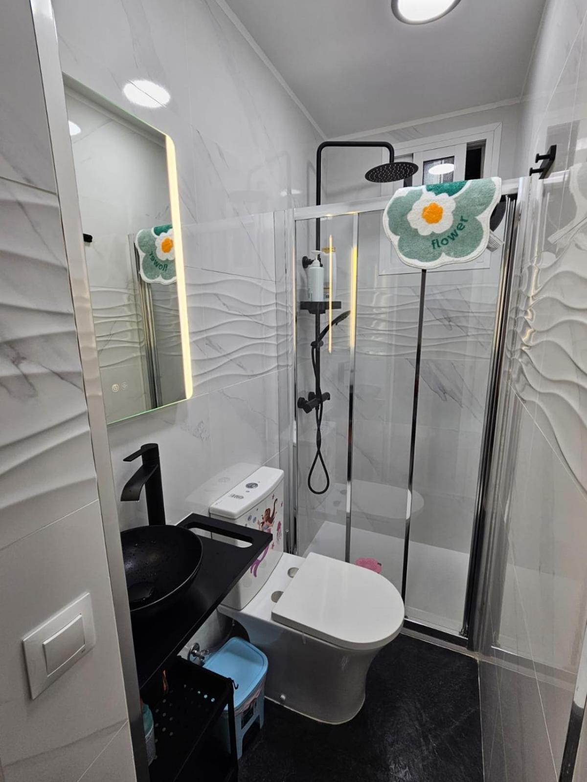 Habitacion Doble Con Bano Privado L'Hospitalet de Llobregat Kültér fotó